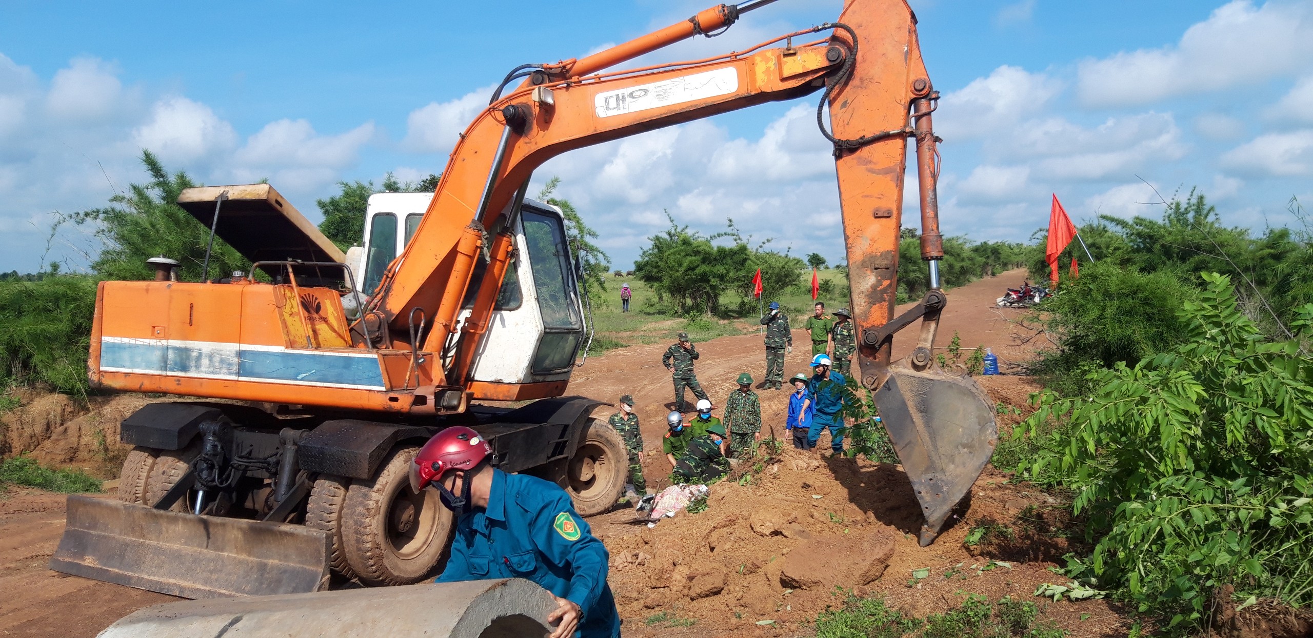 Thắm tình quân dân trên địa bàn xã biên giới Ia Lốp